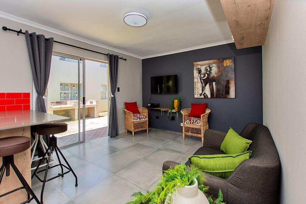 Retro Rest - Walking Distance To Beach, Appartement