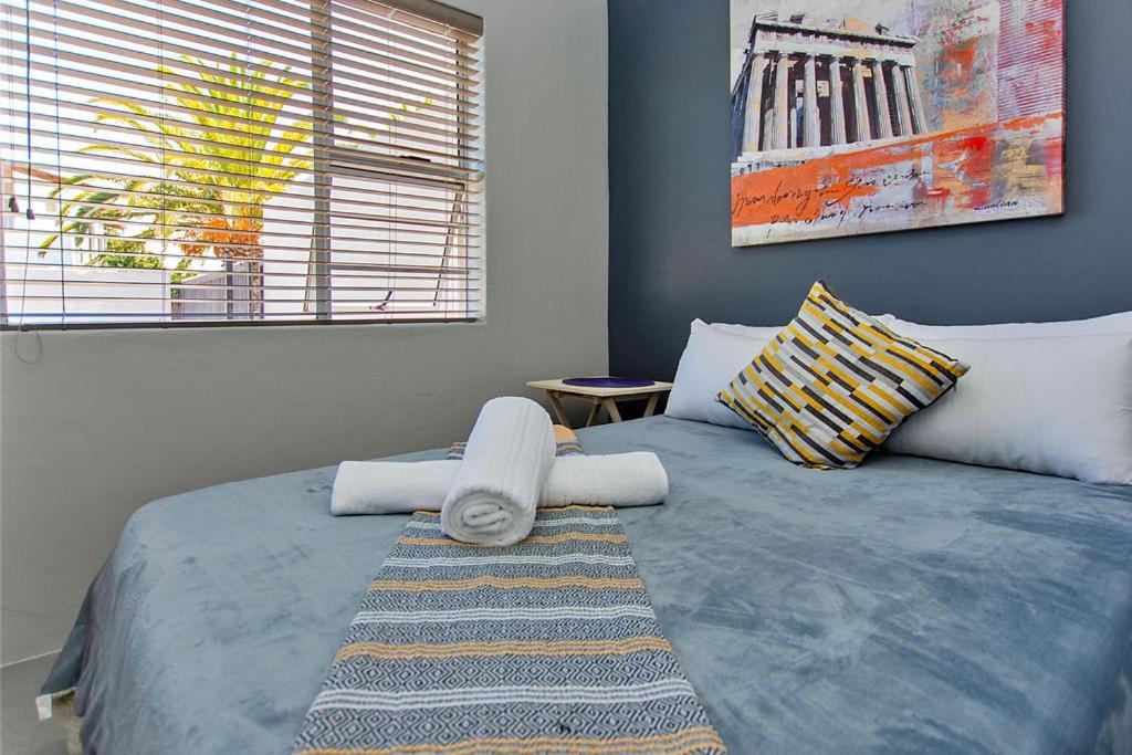 Retro Rest - Walking Distance To Beach, Appartement Langebaan