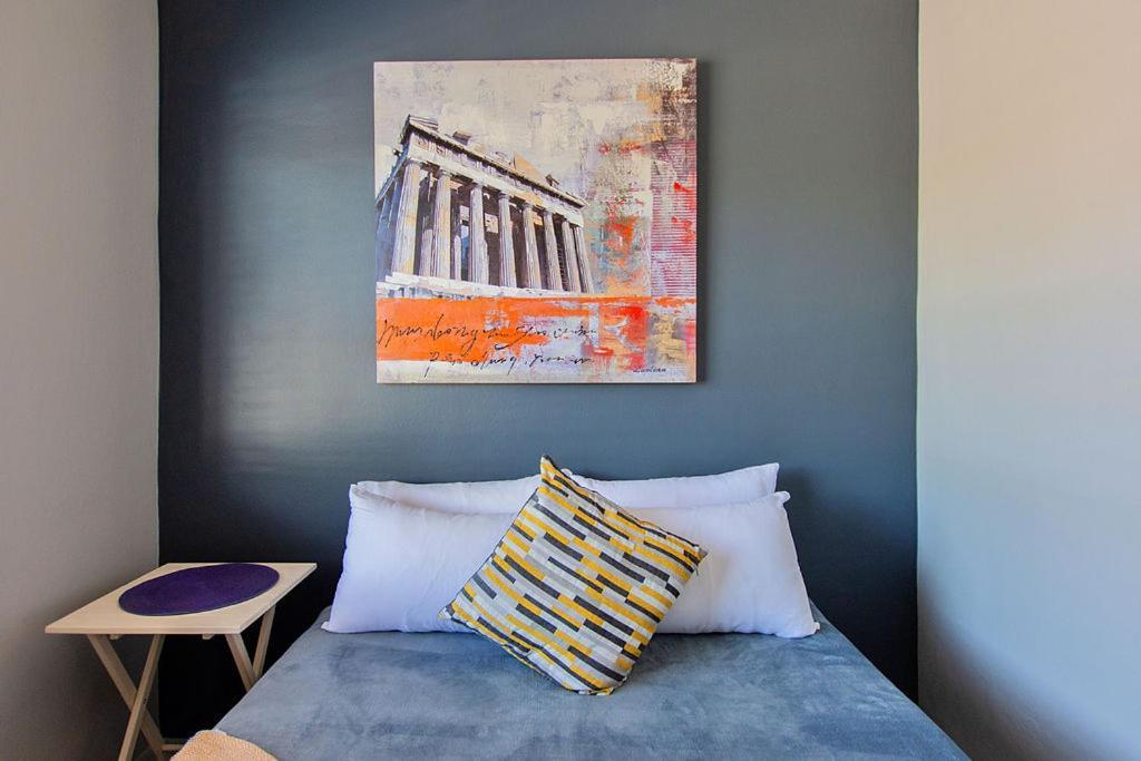 Retro Rest - Walking Distance To Beach,